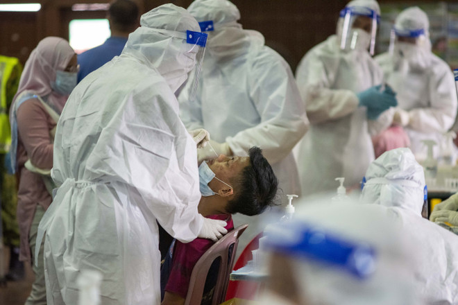 Số ca nhiễm COVID-19 tại Malaysia lại lập kỷ lục mới ảnh 1