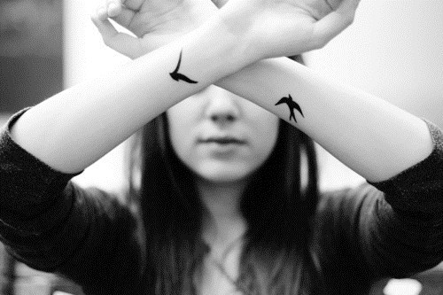 Những mẫu hình xăm tí hon, xinh xắn và gợi cảm cho các quý cô ảnh 14