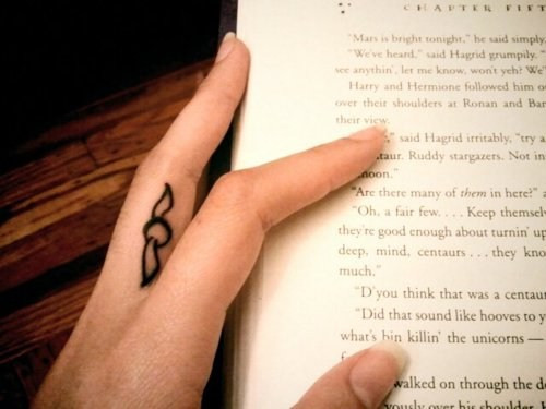 Những mẫu hình xăm tí hon, xinh xắn và gợi cảm cho các quý cô ảnh 22