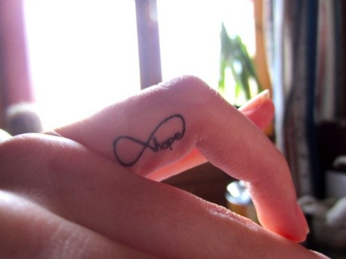 Những mẫu hình xăm tí hon, xinh xắn và gợi cảm cho các quý cô ảnh 18