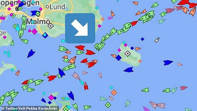 Hai tàu hàng lớn va chạm nhau, một tàu bị lật úp trên Biển Baltic ảnh 1