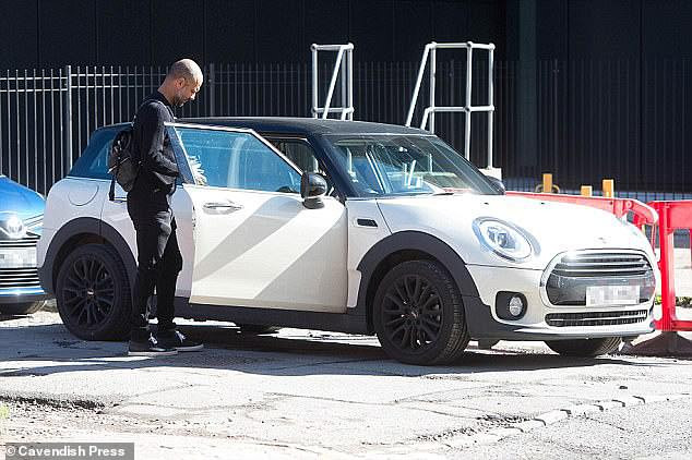 Pep Guardiola: Xây dựng siêu đội bóng nhưng phá hàng loạt siêu xe ảnh 2