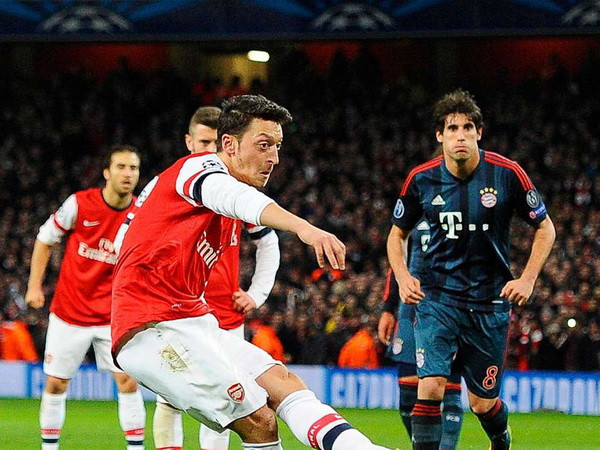 Tin vắn 21/2: Milan sốc vì Balotteli, Oezil thành người thừa ảnh 2