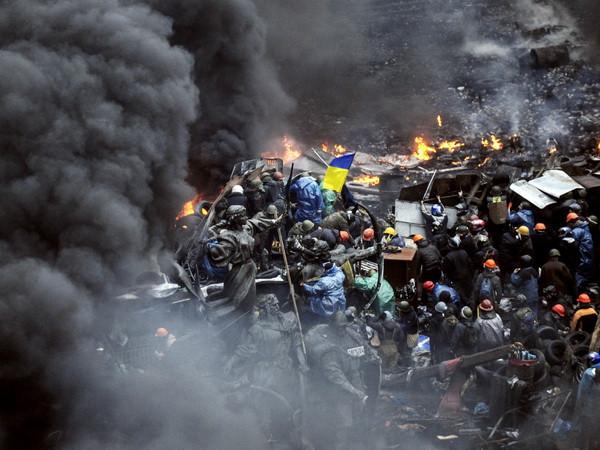 Đấu súng giữa cảnh sát Ukraine và người biểu tình ở Kiev ảnh 1