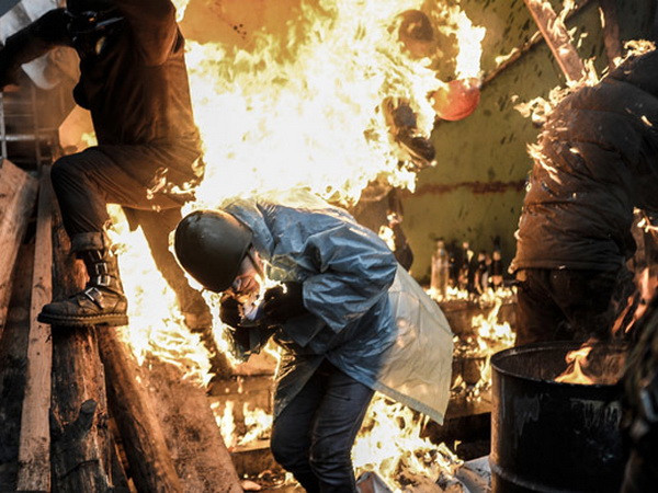 Video sự thật về cuộc bạo loạn đẫm máu tại Ukraine ảnh 1