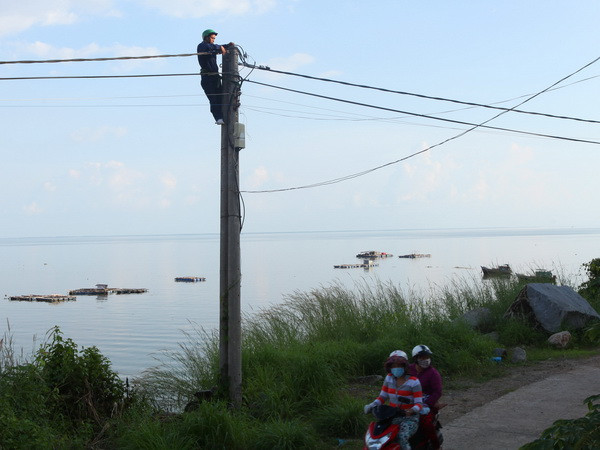 Đưa điện lưới quốc gia ra xã đảo duy nhất của TP Hồ Chí Minh ảnh 1