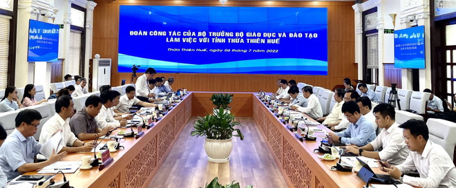 Bộ trưởng Bộ Giáo dục và Đào tạo làm việc với tỉnh Thừa Thiên-Huế ảnh 2