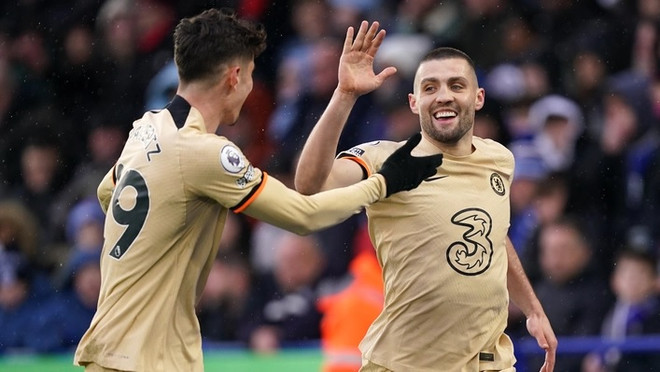 Premier League: Liverpool thua sốc đội bét bảng, Man City thắng nhọc ảnh 2