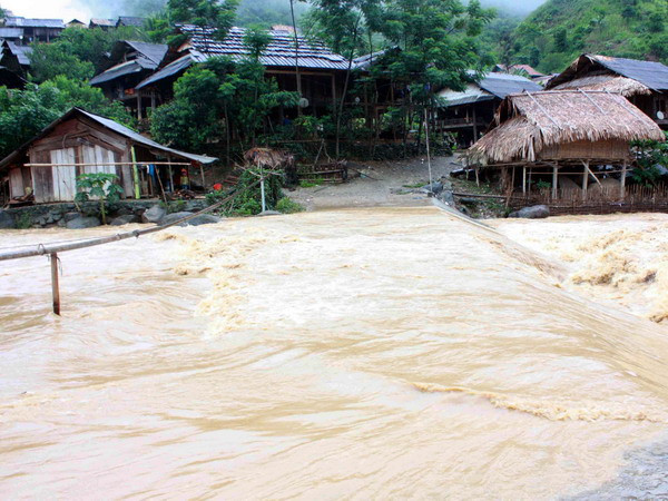 Nghệ An khắc phục sạt lở, ách tắc trên một số tuyến giao thông ảnh 1