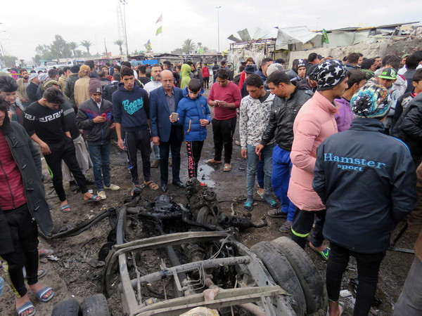 IS thừa nhận đánh bom xe làm 63 người thương vong ở Baghdad ảnh 1