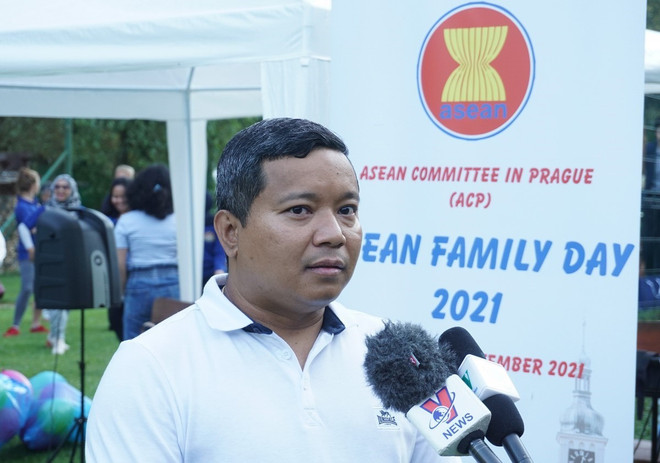 Thắm tình đoàn kết hữu nghị trong Ngày gia đình ASEAN năm 2021 tại Séc ảnh 1