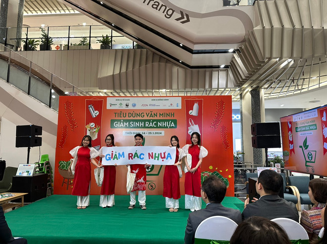 Giảm phát sinh rác thải nhựa. (Ảnh: PV/Vietnam+) vnp_giam rac thai nhua 1.jpg