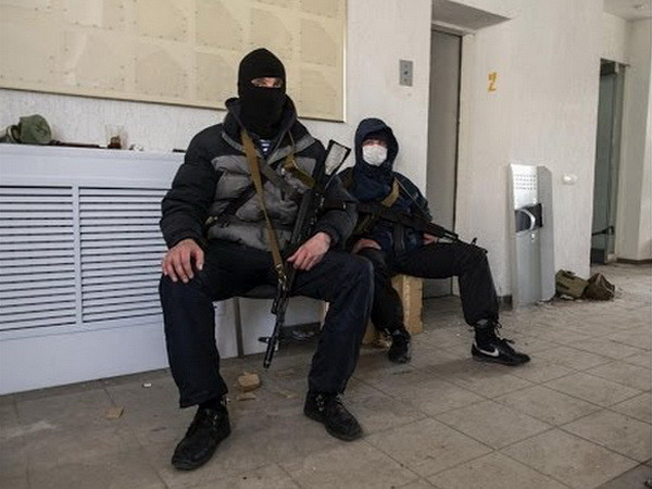 [Video] Các tay súng ly khai chiếm tòa nhà cơ quan an ninh ảnh 1