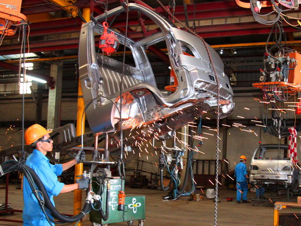 Ngành công nghiệp ôtô Việt Nam với "cơn bão" xe nhập khẩu ảnh 1