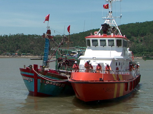 Triển khai cứu hộ 3 tàu cá gặp nạn trên khu vực biển gần Côn Đảo ảnh 1