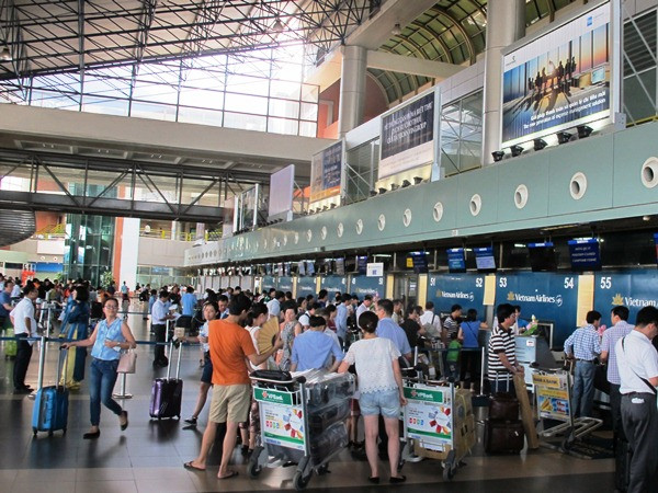 Các hãng hàng không gia tăng bất thường việc chậm, hủy chuyến bay ảnh 1
