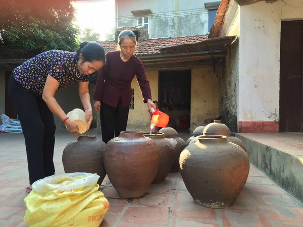 Hương vị "độc," tương ngô Khả Do làm đến đâu bán hết tới đó ảnh 2