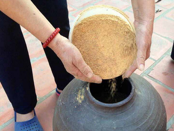 Hương vị "độc," tương ngô Khả Do làm đến đâu bán hết tới đó ảnh 1