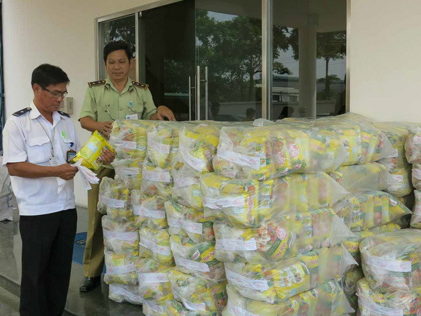 Truy xét nguồn gốc hàng giả trong quà Tết tặng công nhân ảnh 1