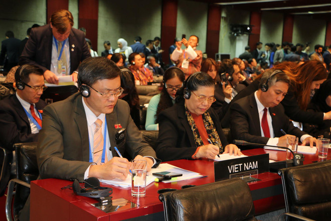 Đoàn đại biểu Quốc hội Việt Nam tham dự Phiên họp toàn thể Đại hội đồng IPU-141. (Ảnh: Trần Hiếu/Vietnam+) Phó Chủ tịch Thường trực Quốc hội phát biểu tại Đại hội đồng IPU-141 ảnh 3