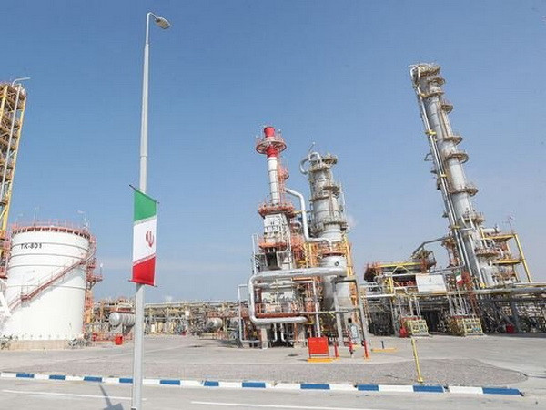 Iran lên kế hoạch khai thác mỏ dầu chia sẻ với Saudi Arabia ảnh 1