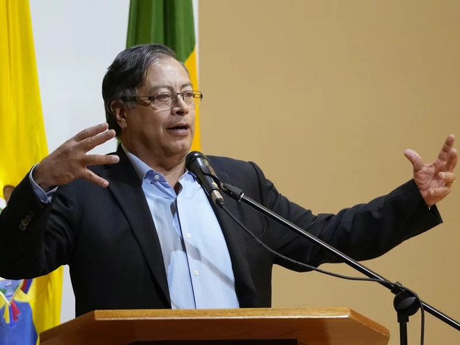 Tổng thống Colombia Gustavo Petro. (Nguồn: AP) Colombia đình chỉ lệnh bắt giữ các nhà đàm phán hòa bình của nhóm ELN ảnh 1