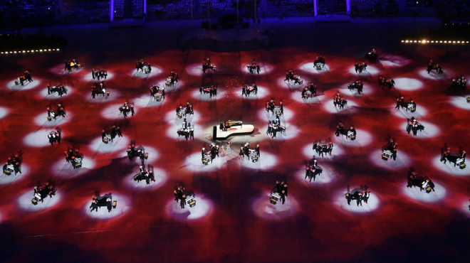 Chùm ảnh lễ bế mạc đậm màu sắc của Olympic Sochi ảnh 7