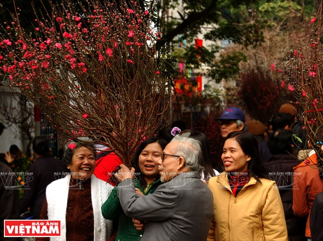 Tết Nguyên đán - Lễ hội cổ truyền lớn, lâu đời nhất cả nước ảnh 1