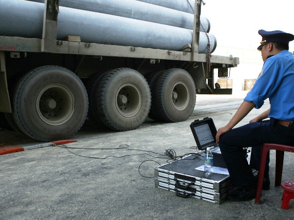 Xử lý nghiêm chủ đầu tư để xe quá tải “băm” đường ảnh 1