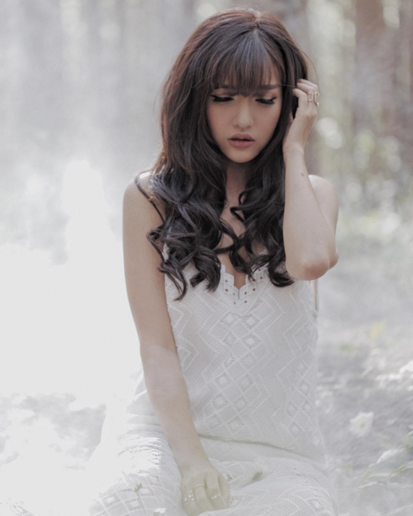 Son nude trầm mê hoặc mỹ nhân Việt những ngày cuối năm ảnh 11