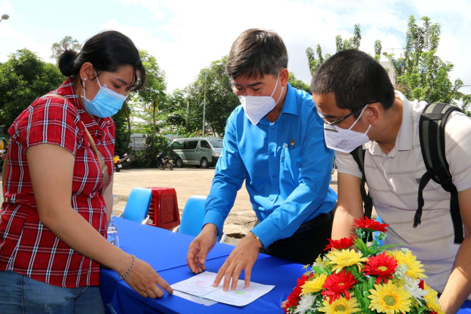 TP Hồ Chí Minh tặng 500 sổ BHXH tự nguyện cho đoàn viên nghiệp đoàn ảnh 2