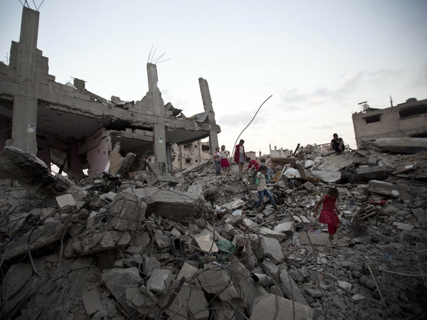 Cảnh đổ nát sau các cuộc không kích của Israel ở Gaza. (Nguồn: AFP/TTXVN) Quân đội Israel mở các cuộc điều tra mới về cuộc chiến ở Dải Gaza ảnh 1