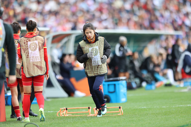 Tiền đạo Thanh Nhã khởi động bên ngoài sân. (Ảnh: TTXVN phát) World Cup Nữ 2023: Thanh Nhã sung sức trước trận gặp Bồ Đào Nha ảnh 1