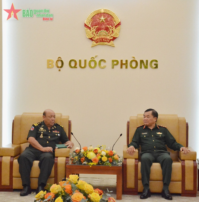 Thượng tướng Hoàng Xuân Chiến tiếp Đại tá Rem Kann. (Nguồn: Báo Quân đội Nhân dân) Thúc đẩy hiệu quả hợp tác quốc phòng giữa Việt Nam với Lào, Campuchia ảnh 2