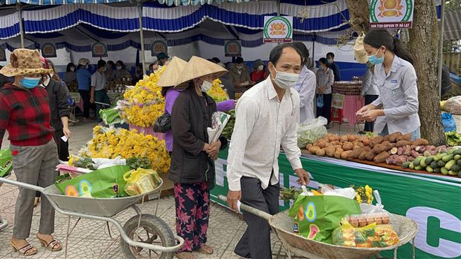 Quảng Trị: Ấm lòng các phiên chợ 0 đồng cho người nghèo ngày giáp Tết ảnh 1