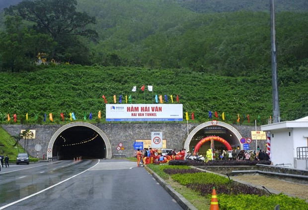 Hầm Hải Vân phục vụ thông suốt 10.000 lượt phương tiện mỗi ngày ảnh 1