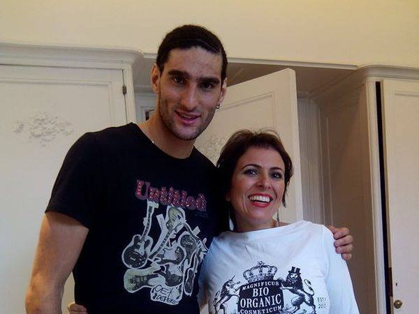 Sau World Cup, Marouane Fellaini tạm biệt mái tóc xù châu Phi ảnh 1