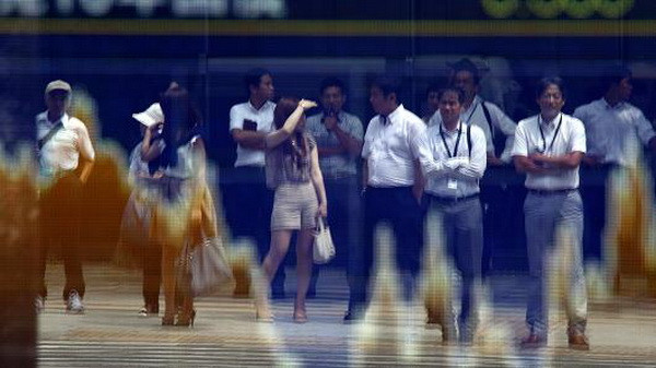 Chỉ số Nikkei "rơi” xuống mức thấp nhất trong bảy tháng qua ảnh 1