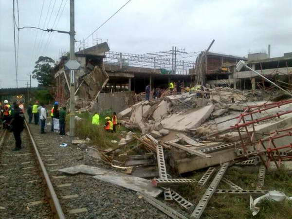 Nam Phi: Sập mái khu mua sắm, 30 người thương vong ảnh 1