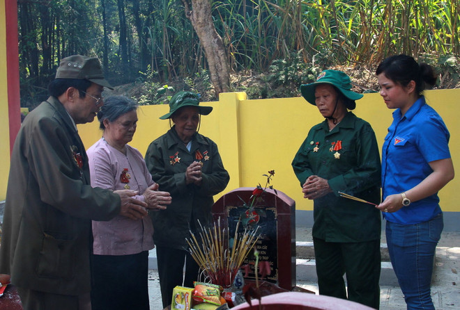 Cuộc hội ngộ cảm động sau nửa thế kỷ xây con đường Hạnh phúc ảnh 1