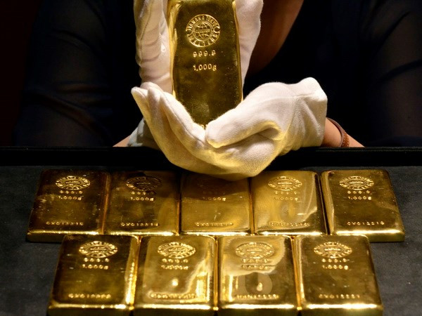 Giá vàng kỳ hạn đi xuống khi đồng USD từng bước phục hồi ảnh 1