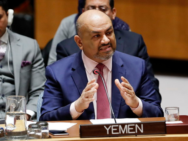 Đại sứ Yemen tại LHQ Khaled Hussein Mohamed Alyemany (phía trước) tại phiên họp của Hội đồng Bảo an Liên hợp quốc về Yemen ở New York (Mỹ) ngày 17/4. (Nguồn: THX/TTXVN) Liên hợp quốc chuẩn bị lộ trình đàm phán hòa bình cho Yemen ảnh 1