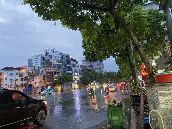 (Nguồn: Vietnam+) Các khu vực trên cả nước có mưa dông, có nơi mưa rất to ảnh 1