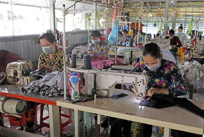 Cơ sở may Quốc Nhân ở xã Xà Phiên, huyện Long Mỹ, Hậu Giang. (Ảnh: Trần Việt/TTXVN) Hậu Giang: Tăng trưởng GRDP 6 tháng tiếp tục đứng đầu cả nước ảnh 1