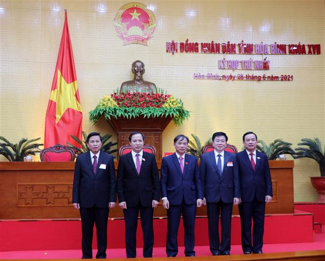 Bầu các chức danh chủ chốt của HĐND, UBND tỉnh Hòa Bình ảnh 1