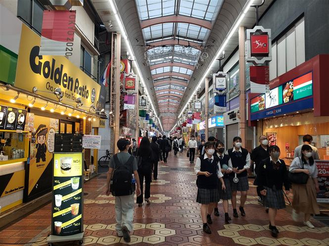 Thủ tướng Nhật Bản kiểm tra công tác kiểm dịch tại sân bay Haneda ảnh 1