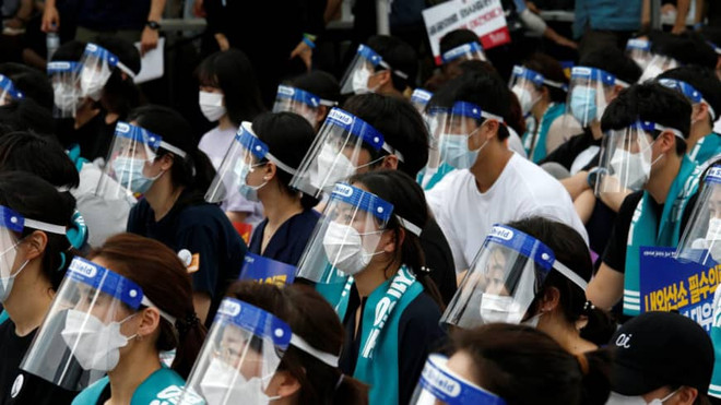 Hàn Quốc: Hàng chục nghìn bác sỹ đình công phản đối cải tổ ảnh 1