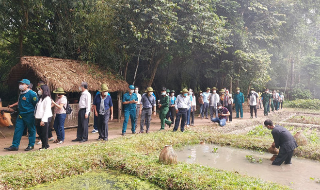 TP Hồ Chí Minh thí điểm mở tour du lịch Cần Giờ, Củ Chi để tri ân các lực lượng tuyến đầu chống dịch. (Nguồn: baotintuc.vn) Thành phố Hồ Chí Minh khởi động thị trường du lịch bằng tour về nguồn ảnh 1