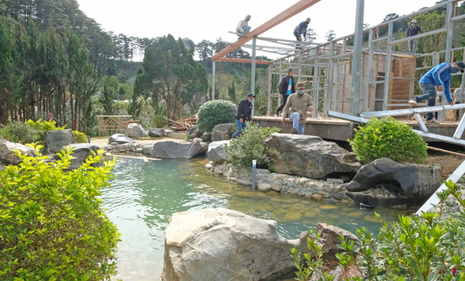 Cưỡng chế công trình xây dựng trái phép trong 'Làng biệt thự' ảnh 1