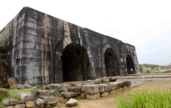 Quỹ AFCP tài trợ tu sửa khẩn cấp mái vòm cổng Nam Thành Nhà Hồ ảnh 1